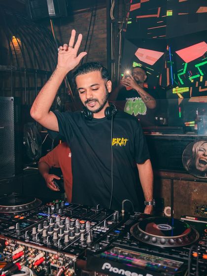 Crowd Control: The MC Experience photo 3