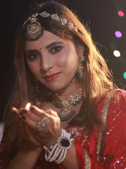 For this Diwali-themed collab, we used a simple diya to create a warm, intimate glow. This studio portrait focuses on the festive mood, highlighting the model's expression and the beautiful traditional jewellery.