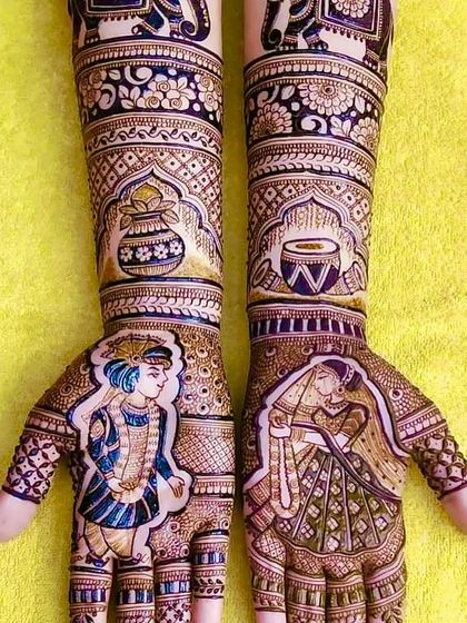 This design was created for a Karwa Chauth celebration, featuring a portrait of the couple. The forearms are adorned with traditional symbols like the kalash and dhol, making it perfect for the occasion.