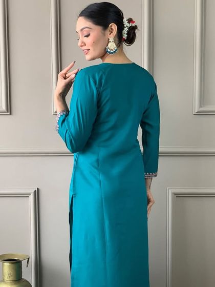 This aqua blue viscose chanderi kurta is so calming and beautiful. The printed floral dupatta adds a pop of color and freshness.