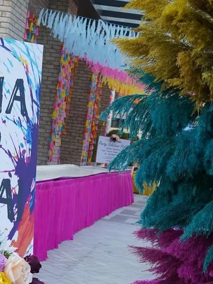Signage can be both informative and decorative. This "Bura Na Mano Holi Hai" sign, paired with a unique arrangement of colorful dried pampas grass, added a touch of rustic charm and cultural context to the celebration.