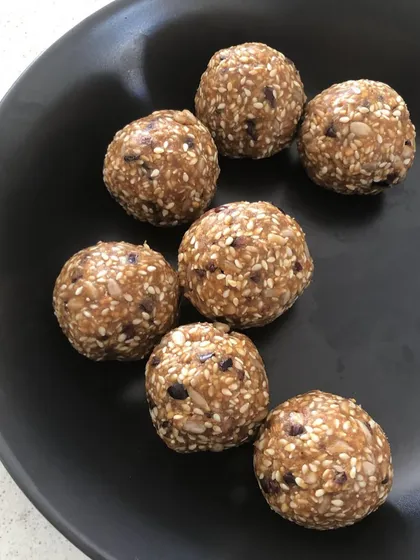 Food can be a powerful tool for hormone balance. These are my no-sugar seed cycling balls, a simple food-based strategy I teach in my workshops to help support those navigating PCOS, painful periods, and other hormonal challenges.