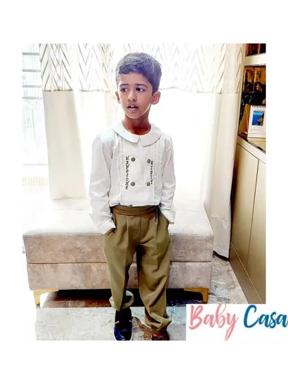 A formal look for a young gentleman. This outfit with a pintuck shirt and tailored trousers is perfect for family weddings or formal events, offering a sophisticated yet comfortable style.