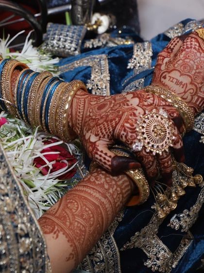 A beautiful stain shot that also shows the groom's name, 'Khalil', clearly visible on the bride's palm. This is the kind of meaningful detail I love to create.