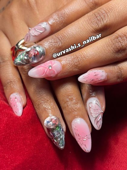 This fairycore-inspired set is all about pink dreams and crystal wings. It combines shimmering chrome, soft 3D butterfly wings, a cute sculpted bow, and a massive crystal accent nail for a magical look.