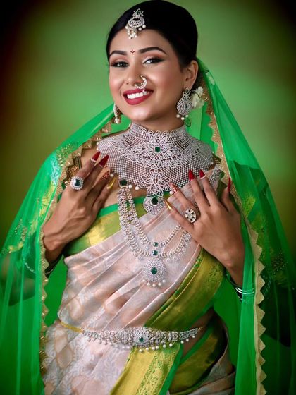 This bride chose our grand diamond-look set with green stones for her special day. The large choker and layered necklace create a truly show-stopping effect.