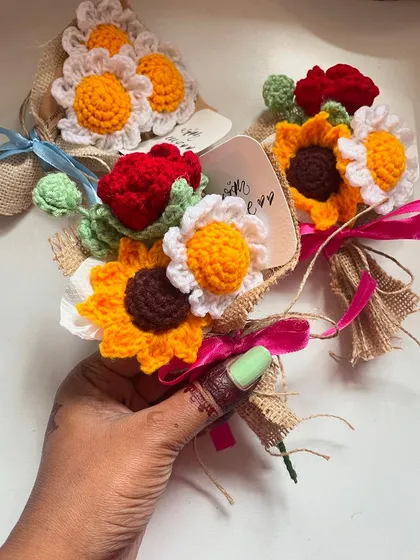 A collection of my mini bouquets, featuring daisies, sunflowers, and roses. Each one is wrapped in rustic burlap and tied with a colorful ribbon, ready for gifting.