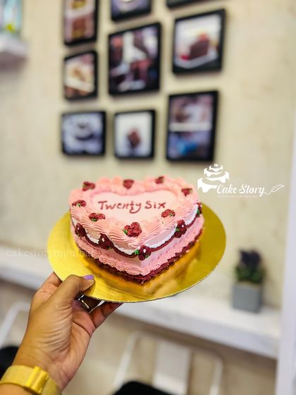 A heart-shaped vintage cake for a 26th birthday. The delicate piping and simple floral details give it a timeless and romantic feel.