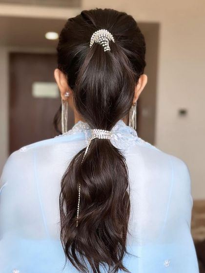 A three-quarter view of the chic bubble ponytail, demonstrating how it creates a sharp and polished silhouette.