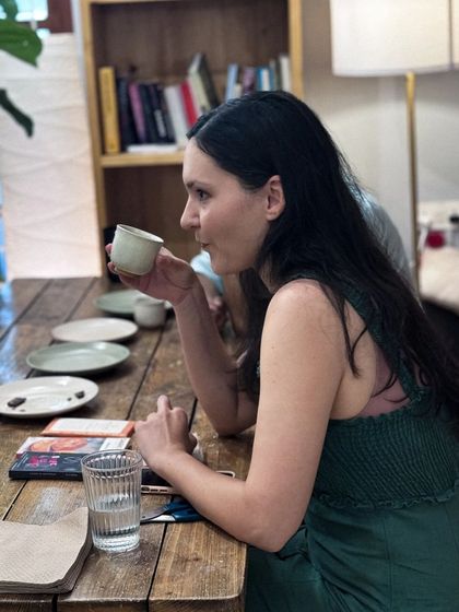 A moment of delight as a participant discovers a new flavor combination. These sensory workshops are always full of pleasant surprises.
