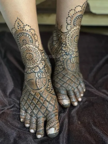 I also offer intricate mehendi for feet, perfect for brides or anyone wanting a complete look. This design features detailed checkerboard patterns and classic mandala work covering the entire foot.