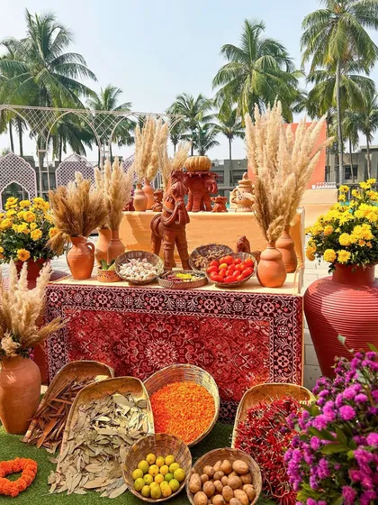 Another angle of the spice and flower table at the 'Souk Bazaar' Haldi, showing the rich textures and colors that bring the marketplace theme to life.