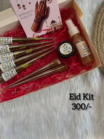 A beautifully packaged Eid Kit, perfect for gifting. This set includes organic cones, nail cones, and aftercare products in a festive box.