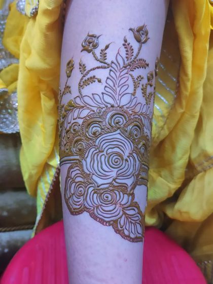 An elegant armband design in progress. This is a great option for someone who wants a unique and stylish henna tattoo.