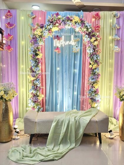 A complete view of the pastel Mehendi setup, including the bench seating and elegant draping. This design is perfect for creating a soft and romantic Mehendi theme.