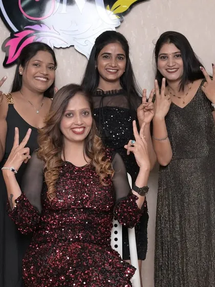 Victory signs all around. Celebrating the successful completion of another diploma batch.