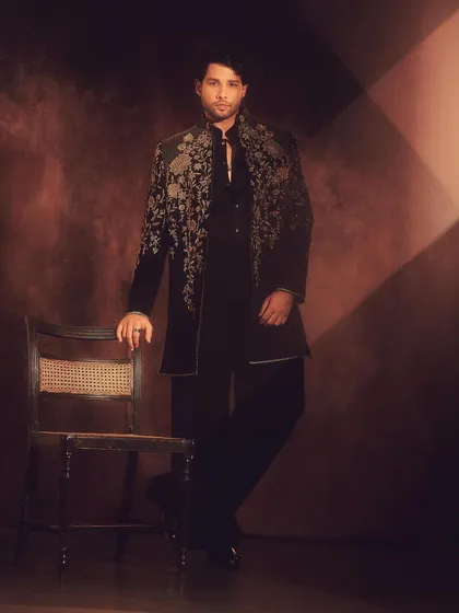 This Diwali look for Siddhant Chaturvedi was all about intricate details. I chose this stunning embroidered jacket by Tarun Tahiliani, which combines traditional craftsmanship with a modern silhouette, making it perfect for festive celebrations.