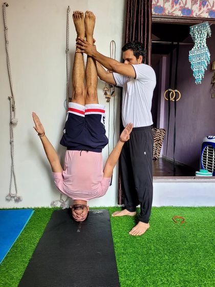 Another variation of the hands-free headstand, this time with hands lifted off the floor. This builds incredible neck and core stability.