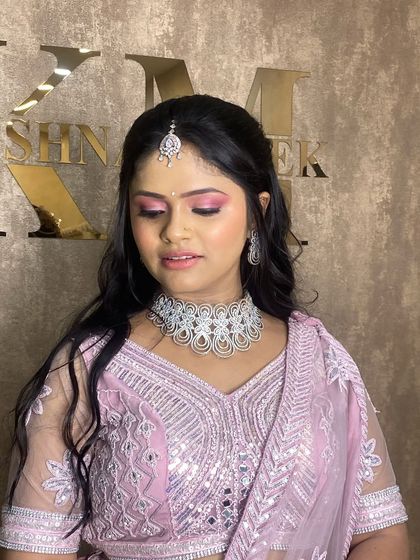 A lovely client styled this silver-toned American diamond choker with a matching maang tikka for her event. The intricate design is perfect for adding sparkle to a traditional outfit for a sangeet or festive celebration.