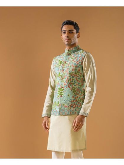 This pastel green Jawahar jacket features a beautiful, dense floral embroidery. It is an ideal choice from our Raaya range for the auspicious Navratri season.