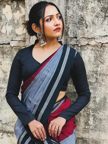 I also create modern and chic styles. This look features a stylish messy bun and bold lip, paired with a contemporary saree, showing my versatility for any type of event or photoshoot.
