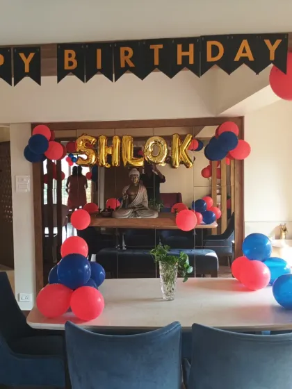 Simple yet festive birthday decoration for a home party. We used red and blue balloons with gold foil name balloons to create a celebratory atmosphere in the dining area.