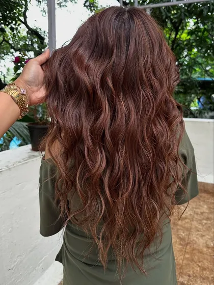 Another look at these beautiful ribbon highlights. I love how they create streaks of light through the hair, adding so much dimension and the illusion of thicker, fuller hair.