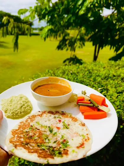 Nourishment is central to detoxification. We prepare fresh, Sattvic meals like this uttapam with sambar and chutney, which are light, flavorful, and easy to digest, supporting your body's natural cleansing process.