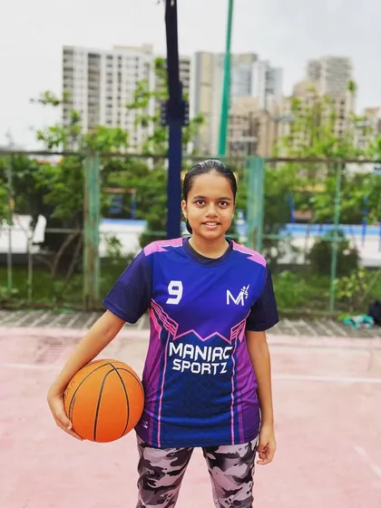 Arshia, one of our newest players, looking confident with her basketball and new Maniac Sportz jersey.