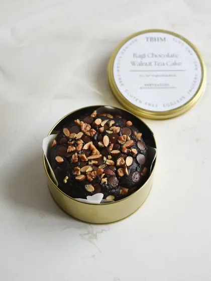 For a wholesome indulgence, I created this Gluten-Free Ragi Chocolate Walnut Tea Cake. It's made with nutritious ragi and oats flour and naturally sweetened with jaggery, making it a delicious, guilt-free treat packed in a reusable tin.