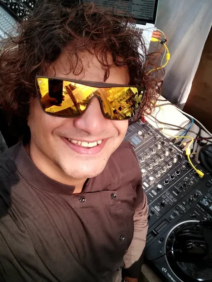 A quick selfie from the console before the party gets started. Always ready to bring the shine and the good vibes.