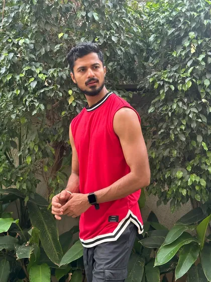 A casual athletic look with a red sleeveless top, perfect for a sportswear or lifestyle brand.