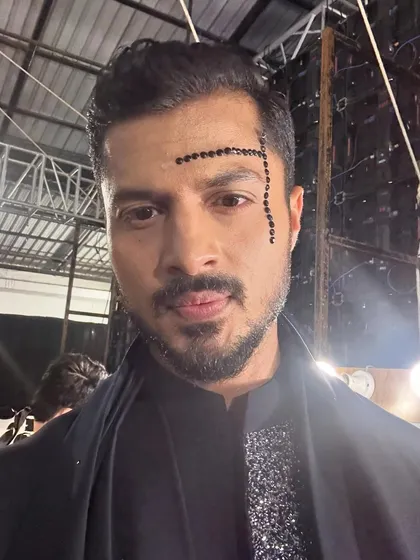 A close-up selfie showing the intricate facial jewelry and makeup for the Pankaj Soni show.