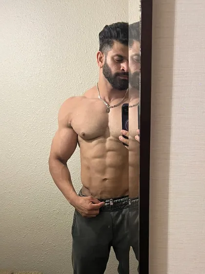 A clear look at the results of a disciplined training and nutrition plan. My goal is to help you achieve this level of definition and build a lean, powerful physique you can be proud of.