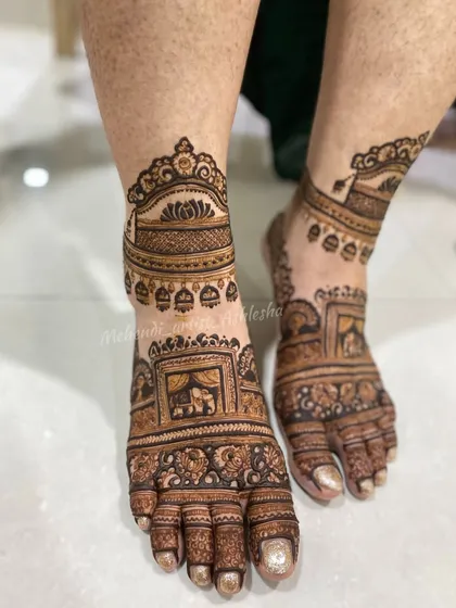 A detailed bridal feet design with elephant motifs. The intricate patterns and symbolic elements create a beautiful and traditional look.