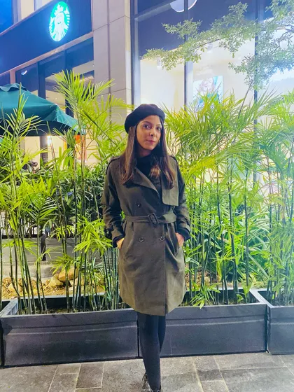 Here I am, Suhani Gupta, your personal fashion stylist. My goal is to help you build a wardrobe that you love and feel amazing in. This look, with a classic trench coat and beret, shows how timeless pieces can create a powerful and stylish statement.