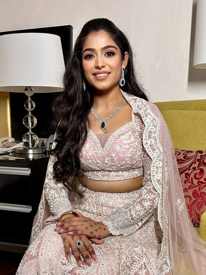 A sangeet look straight from a dream. For Anushree, we created a soft and timeless look with a touch of pink shimmer, perfect for a magical evening. This is the kind of elegant glam that you'll look back on and love forever.