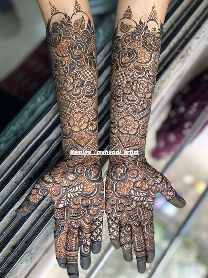 A full bridal design with a lovely border at the top, creating a clean and finished look.