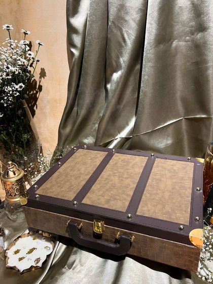 A vintage-style leatherette trunk. This is a timeless and reusable gift box that can be filled with a variety of Diwali treats.