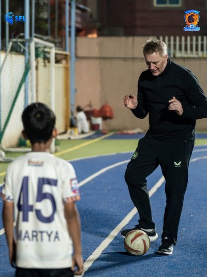 The fundamentals matter at every level. Heimir demonstrates proper technique, showing that even the pros focus on getting the basics right.