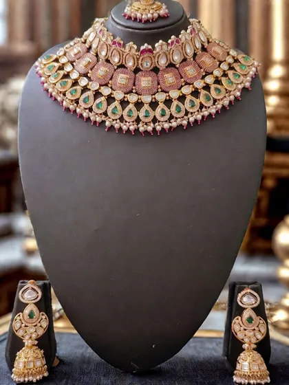 A full view of the pastel kundan set, showing the choker, earrings, and maang tikka.