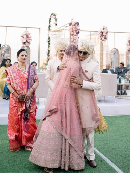 Unforgettable Entries & Baraats photo 6