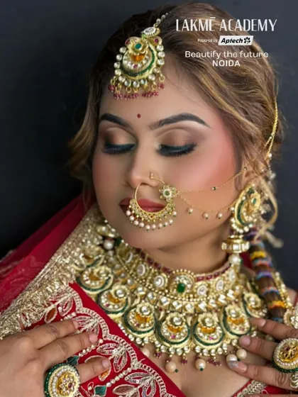 A soft and elegant bridal pose. The focus here is on the beautifully blended eyeshadow and the radiant skin finish, key elements of the HD makeup techniques we teach.
