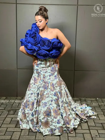 Another angle of this unforgettable look. The focus is on creating a timeless glow that makes the moment eternal.