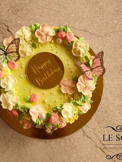 This "Secret Garden" design is one of my all-time favorites, made entirely with my signature buttercream. This half-kg Fresh Mango cake is covered in a cascade of hand-piped buttercream flowers and delicate wafer-paper butterflies.