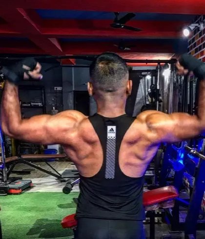 They call it the spider back. This is a result of focusing on every part of the back to create detail and definition.
