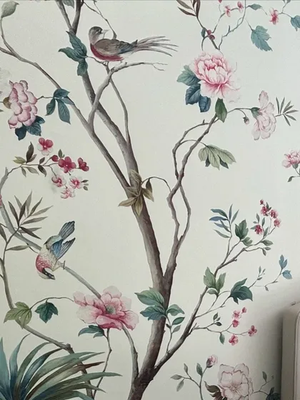 The graceful composition of birds and branches in this luxury wallpaper brings a sense of calm and sophistication. Each element is thoughtfully placed to create a harmonious and elegant backdrop.