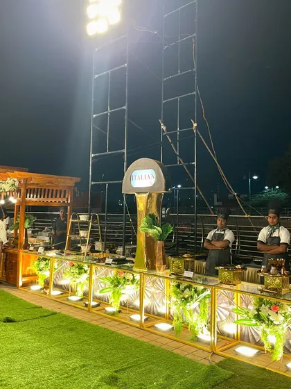 The Italian station, featuring a wooden pergola design, offers a rustic yet sophisticated setting for your event.