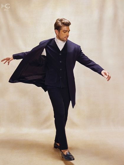 This look is a fresh take on texture. I styled a navy corduroy waistcoat and trench coat over a simple turtleneck for a layered look that exudes effortless sophistication.