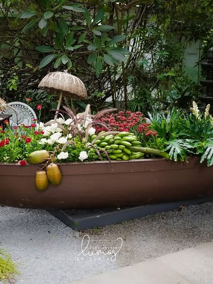 A beautiful installation featuring a boat filled with florals and vegetables, a creative tribute to the couple's connection to Cochin.